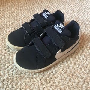 Boys Toddler sz 9 GUC Nikes Court Royale